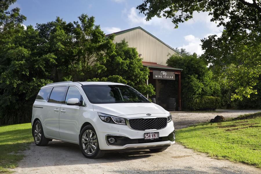  Kia Carnival Platinum 2015 года  (AU) (фото 2 из 12)